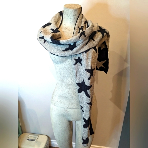 Aeropostale double sided reversible star scarf, black & silver - Picture 2 of 10